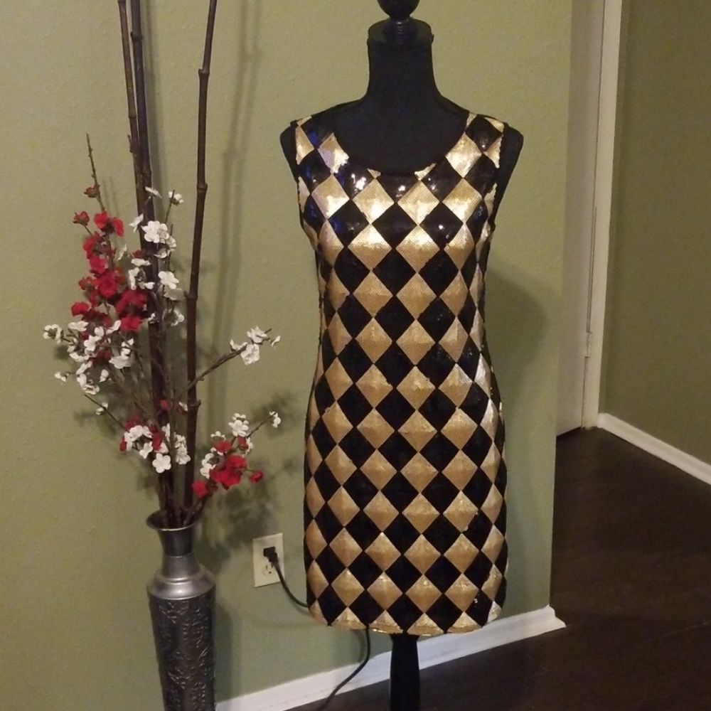 ❤Black and Gold mini dress
